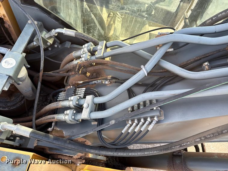 image for item EE3404 Volvo EC220DL excavator