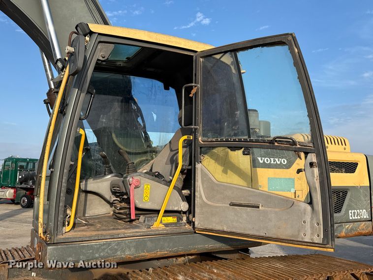 image for item EE3404 Volvo EC220DL excavator