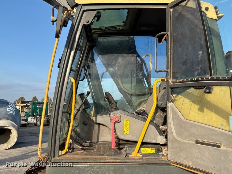 image for item EE3404 Volvo EC220DL excavator