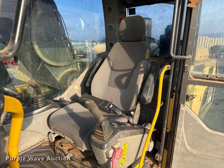 image for item EE3404 Volvo EC220DL excavator