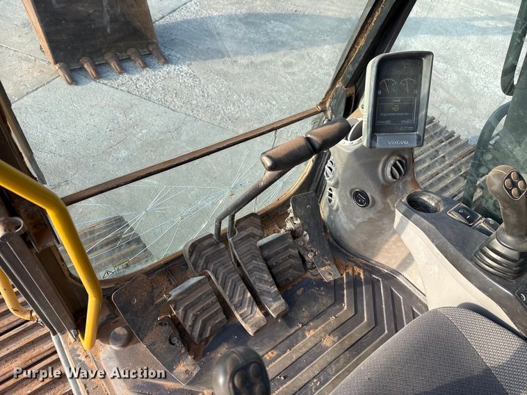 image for item EE3404 Volvo EC220DL excavator