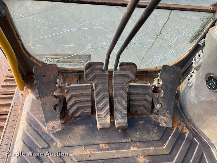 image for item EE3404 Volvo EC220DL excavator