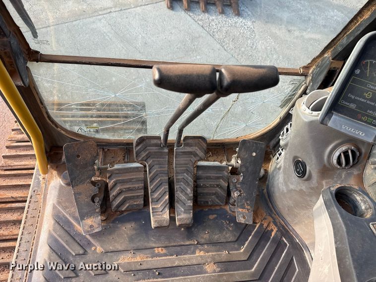 image for item EE3404 Volvo EC220DL excavator