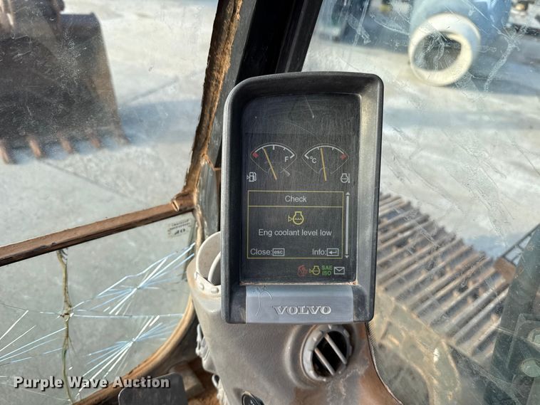 image for item EE3404 Volvo EC220DL excavator