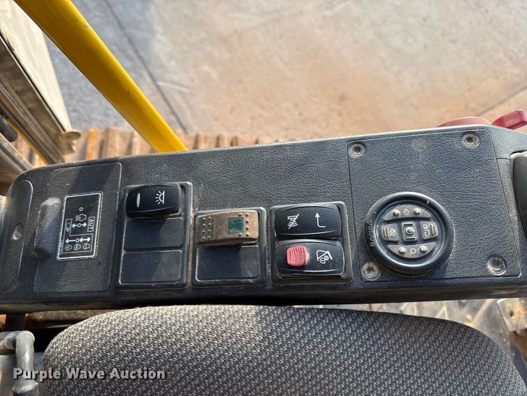 image for item EE3404 Volvo EC220DL excavator