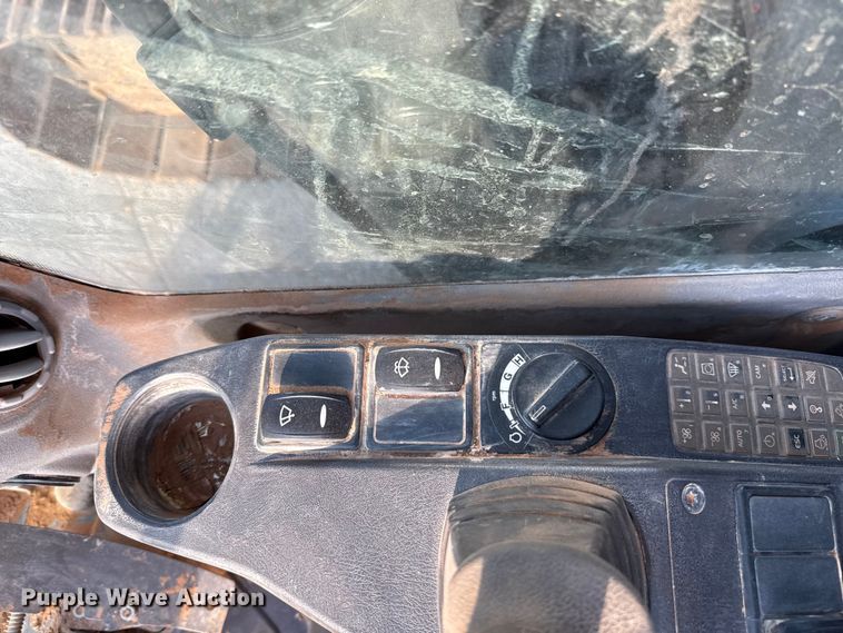 image for item EE3404 Volvo EC220DL excavator