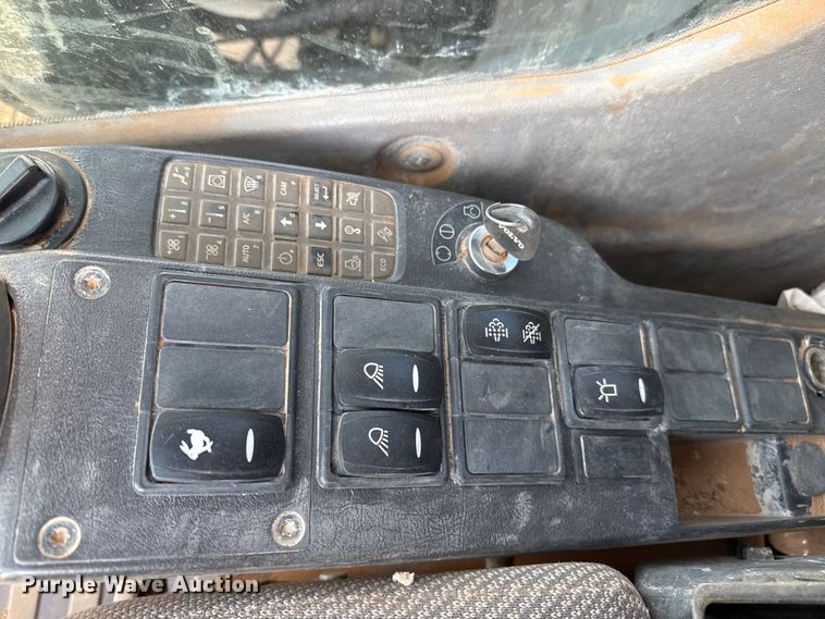 image for item EE3404 Volvo EC220DL excavator