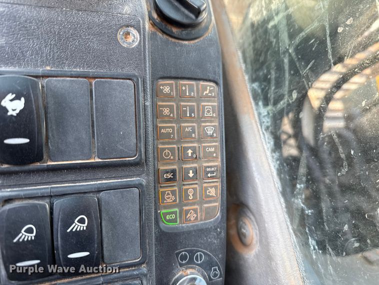 image for item EE3404 Volvo EC220DL excavator