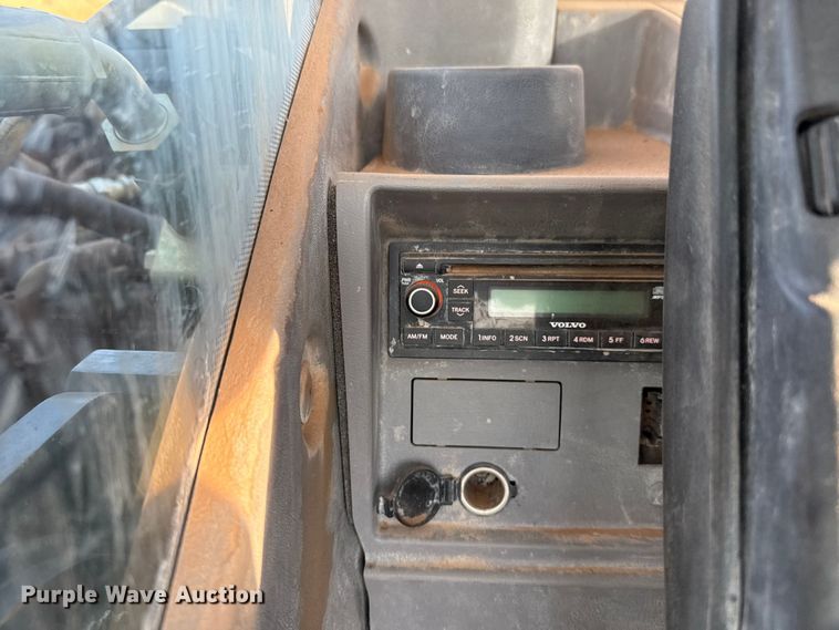 image for item EE3404 Volvo EC220DL excavator