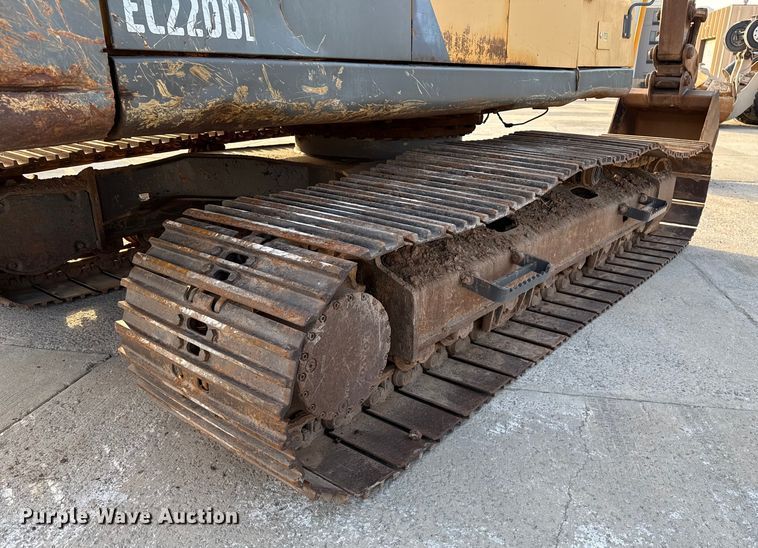image for item EE3404 Volvo EC220DL excavator