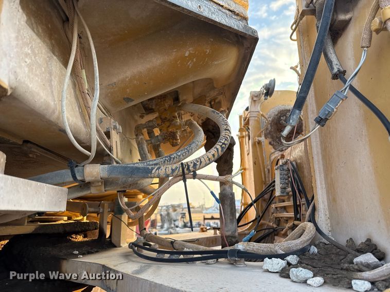 image for item EE3407 2002 Caterpillar 980G Series II wheel loader