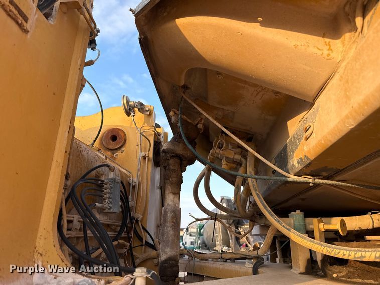 image for item EE3407 2002 Caterpillar 980G Series II wheel loader