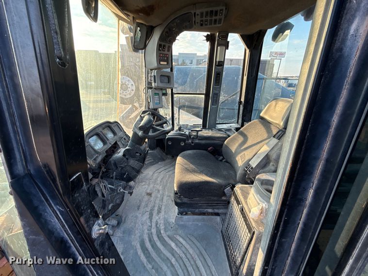 image for item EE3407 2002 Caterpillar 980G Series II wheel loader