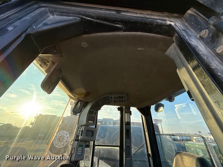 image for item EE3407 2002 Caterpillar 980G Series II wheel loader