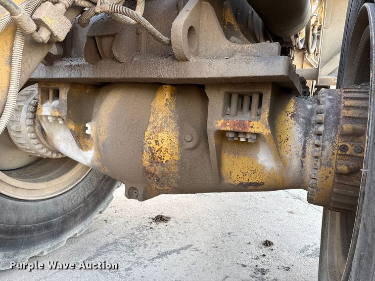 image for item EE3427 2001 Caterpillar 992G wheel loader