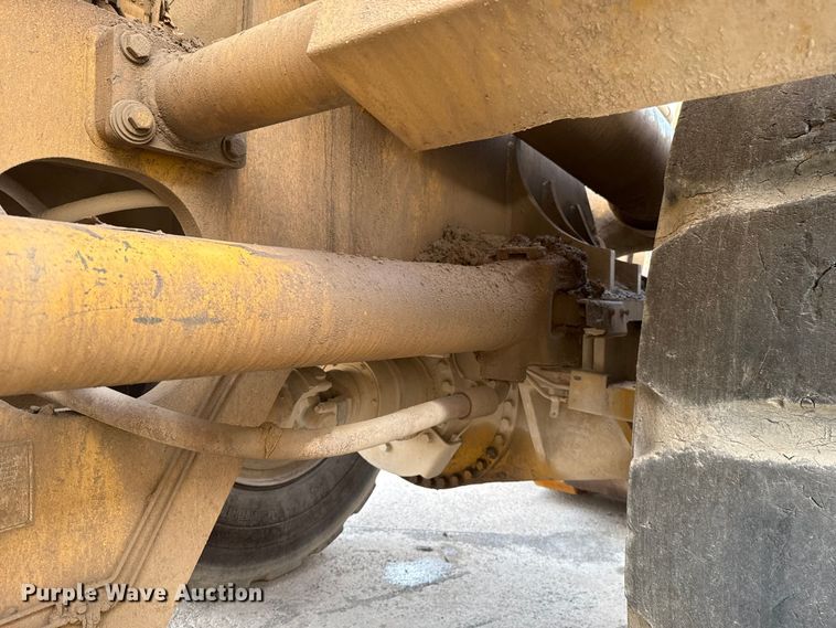 image for item EE3427 2001 Caterpillar 992G wheel loader