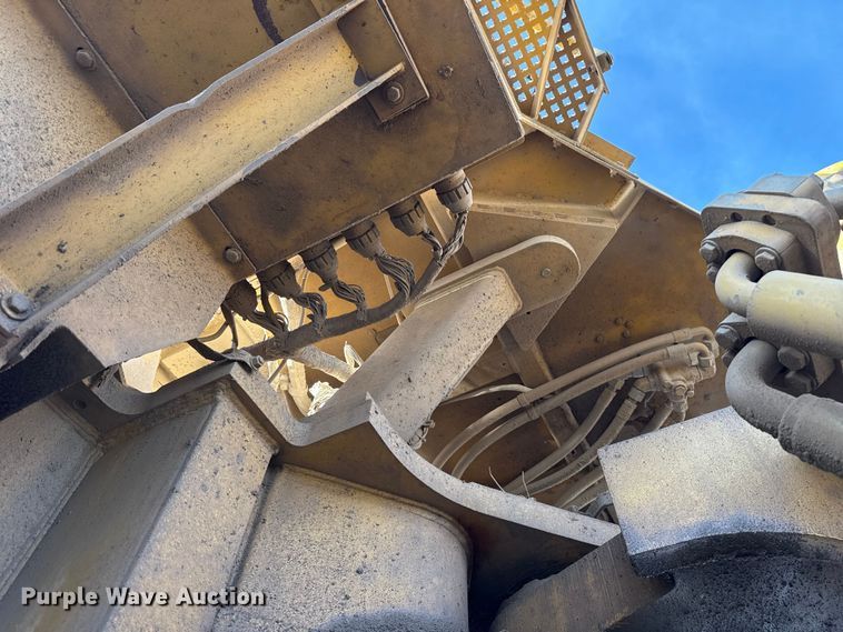 image for item EE3427 2001 Caterpillar 992G wheel loader