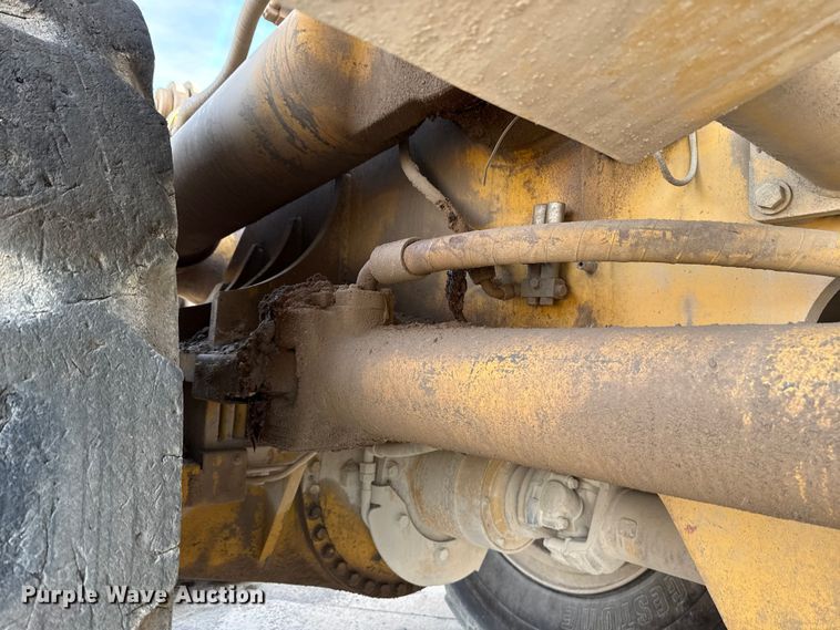 image for item EE3427 2001 Caterpillar 992G wheel loader