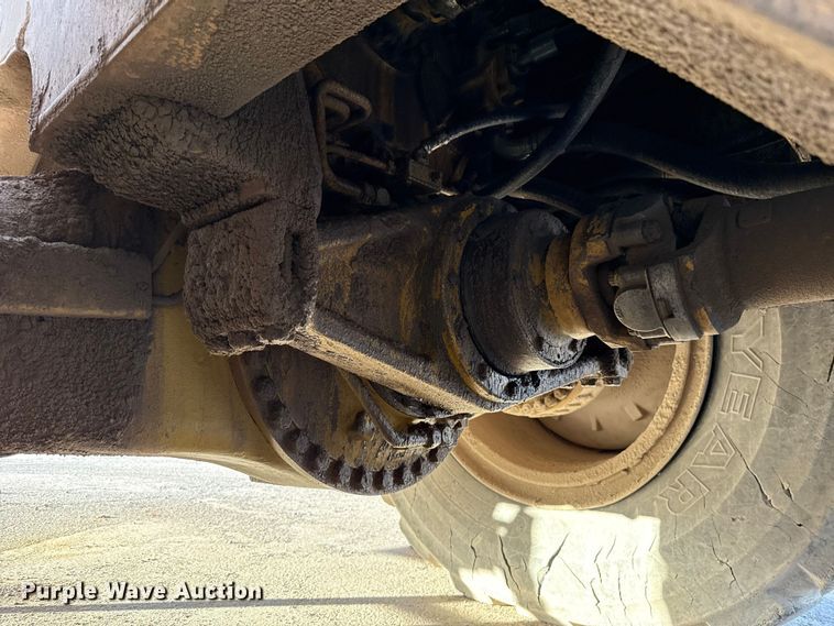 image for item EE3427 2001 Caterpillar 992G wheel loader