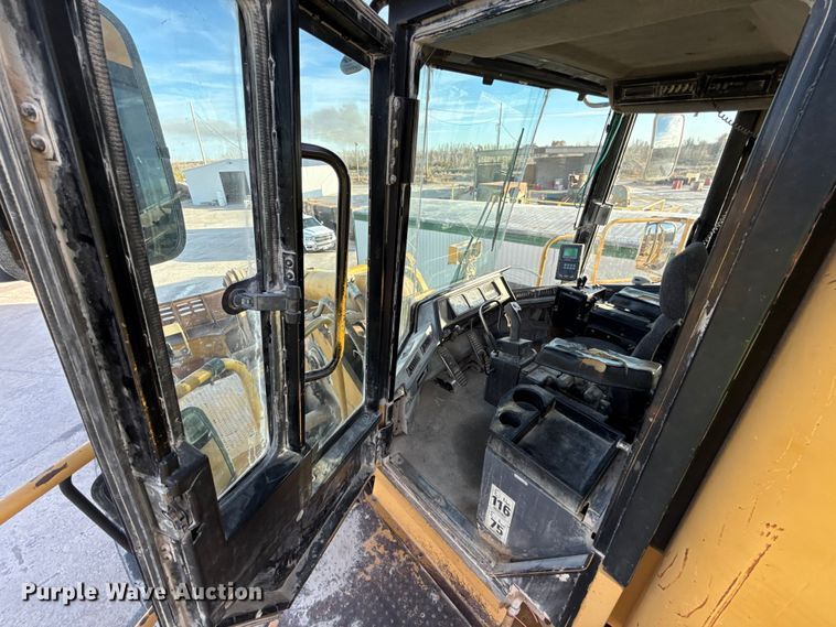 image for item EE3427 2001 Caterpillar 992G wheel loader