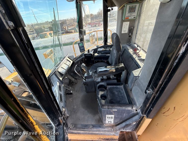 image for item EE3427 2001 Caterpillar 992G wheel loader