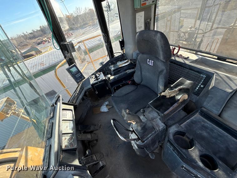image for item EE3427 2001 Caterpillar 992G wheel loader