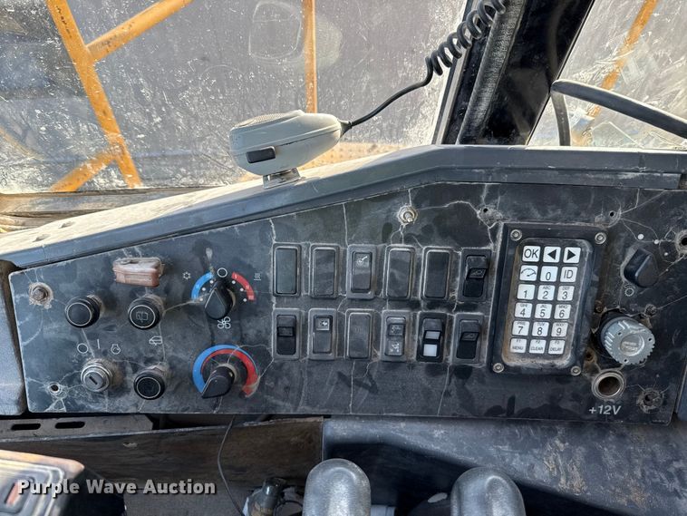 image for item EE3427 2001 Caterpillar 992G wheel loader