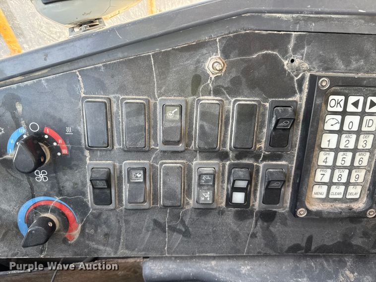 image for item EE3427 2001 Caterpillar 992G wheel loader