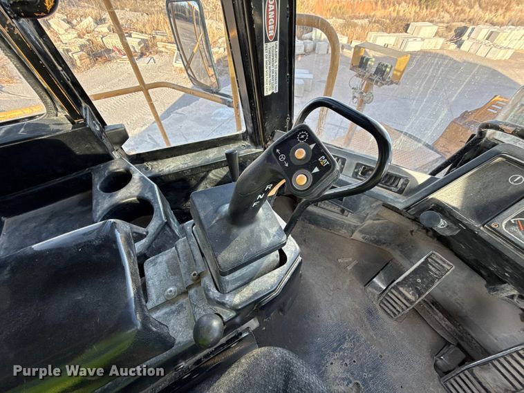 image for item EE3427 2001 Caterpillar 992G wheel loader
