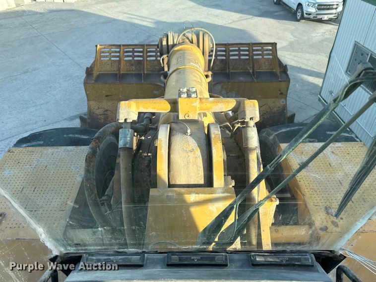 image for item EE3427 2001 Caterpillar 992G wheel loader