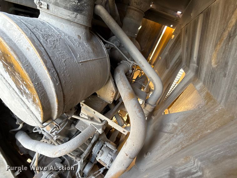 image for item EE3427 2001 Caterpillar 992G wheel loader