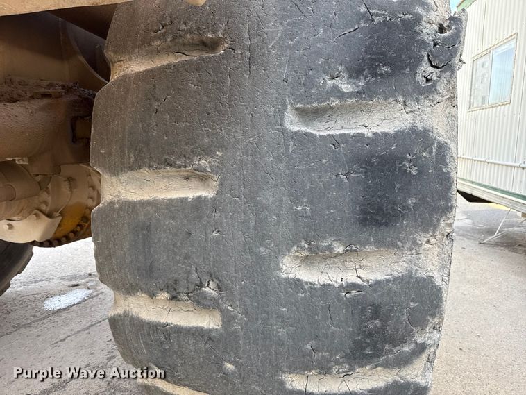 image for item EE3427 2001 Caterpillar 992G wheel loader