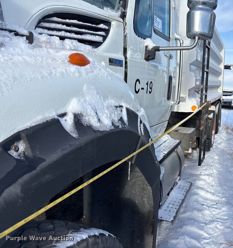 image for item EE4225 2012 International WorkStar 7600 Dump Truck