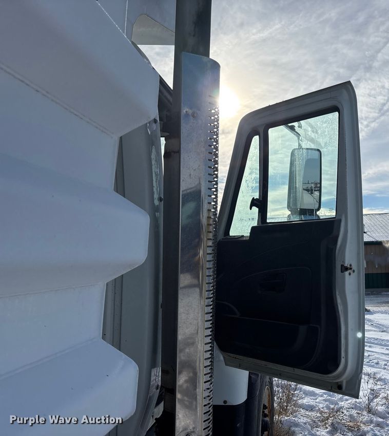 image for item EE4225 2012 International WorkStar 7600 Dump Truck