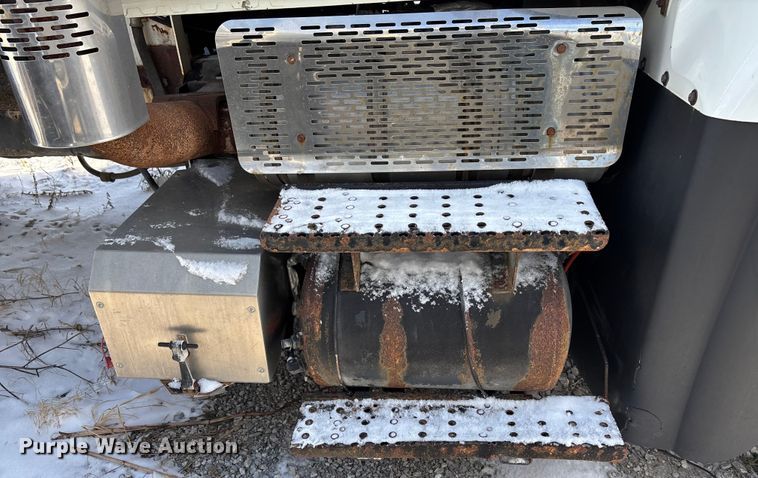 image for item EE4228 2014 International WorkStar 7600 dump truck