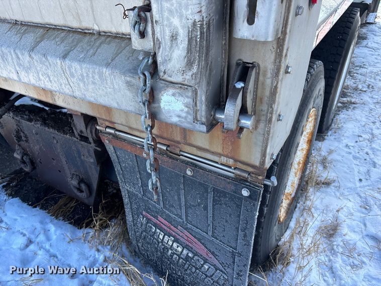 image for item EE4228 2014 International WorkStar 7600 dump truck