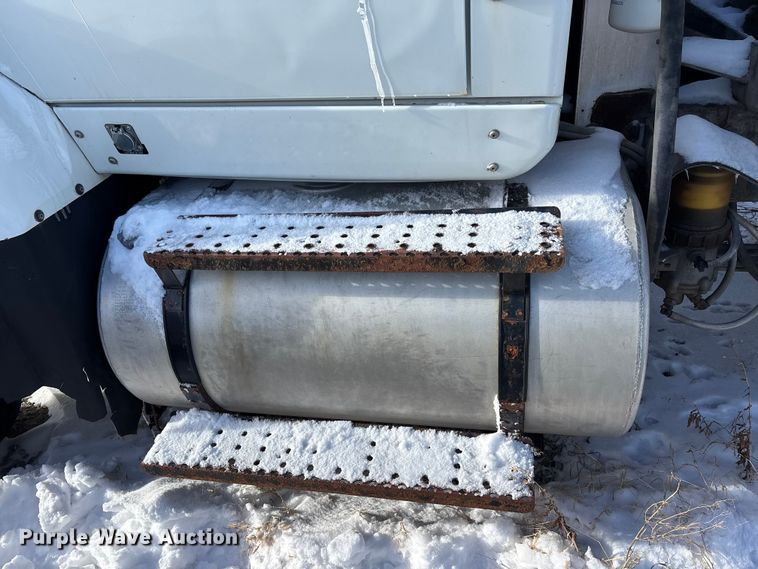 image for item EE4228 2014 International WorkStar 7600 dump truck