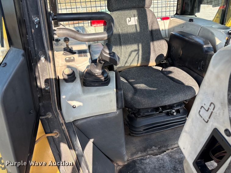 image for item EE4460 2013 Caterpillar D6N XL dozer