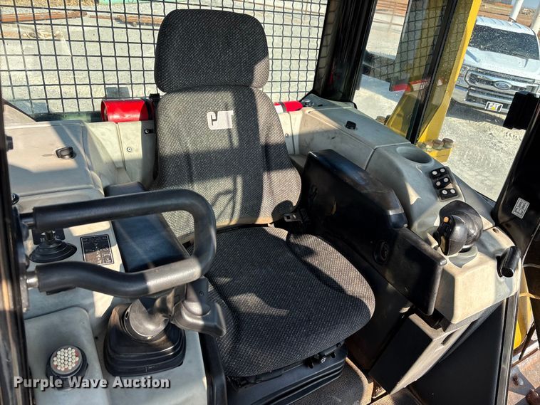 image for item EE4460 2013 Caterpillar D6N XL dozer