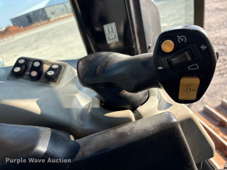 image for item EE4460 2013 Caterpillar D6N XL dozer