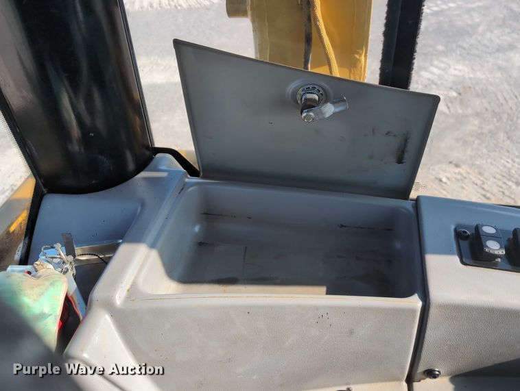 image for item EE4461 2011 Caterpillar D6N XL dozer