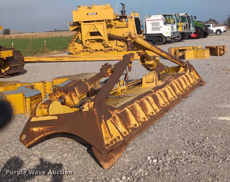 image for item EE4469 Caterpillar D8-A dual tilt dozer blade