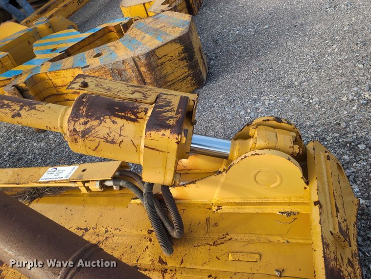 image for item EE4469 Caterpillar D8-A dual tilt dozer blade