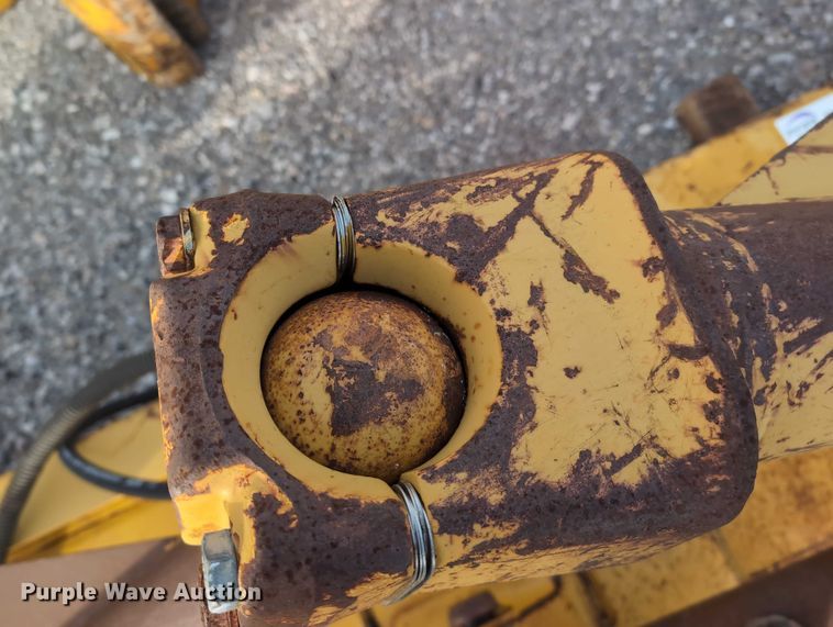 image for item EE4469 Caterpillar D8-A dual tilt dozer blade