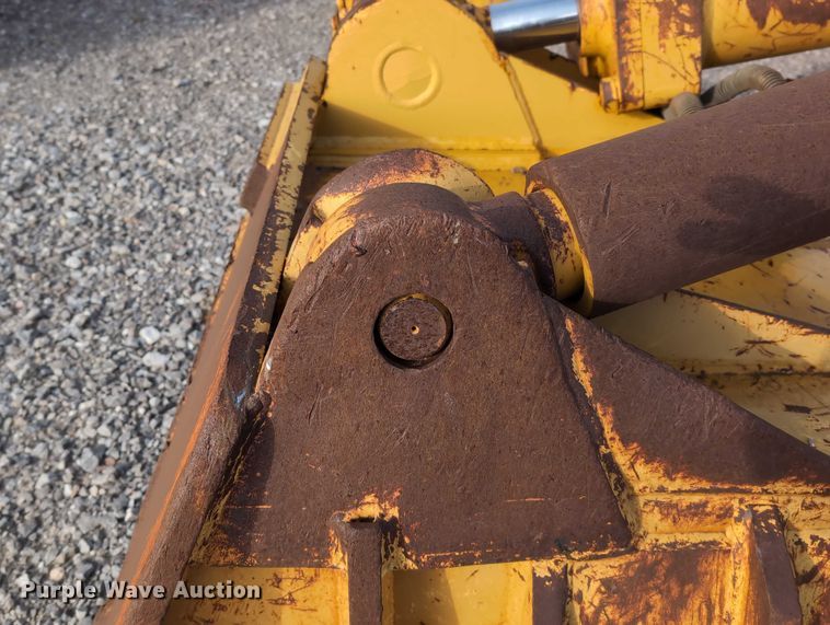 image for item EE4469 Caterpillar D8-A dual tilt dozer blade