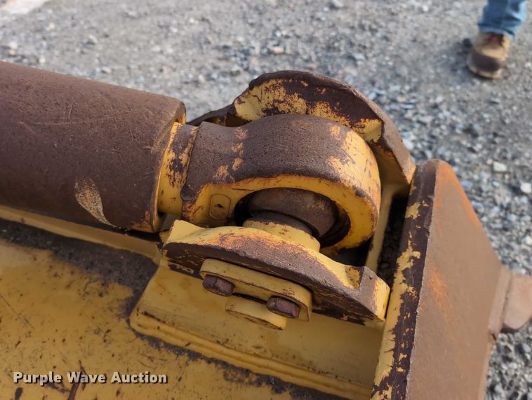 image for item EE4469 Caterpillar D8-A dual tilt dozer blade