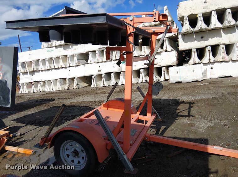 image for item EE4953 2013 Wanco WTSP arrow board trailer