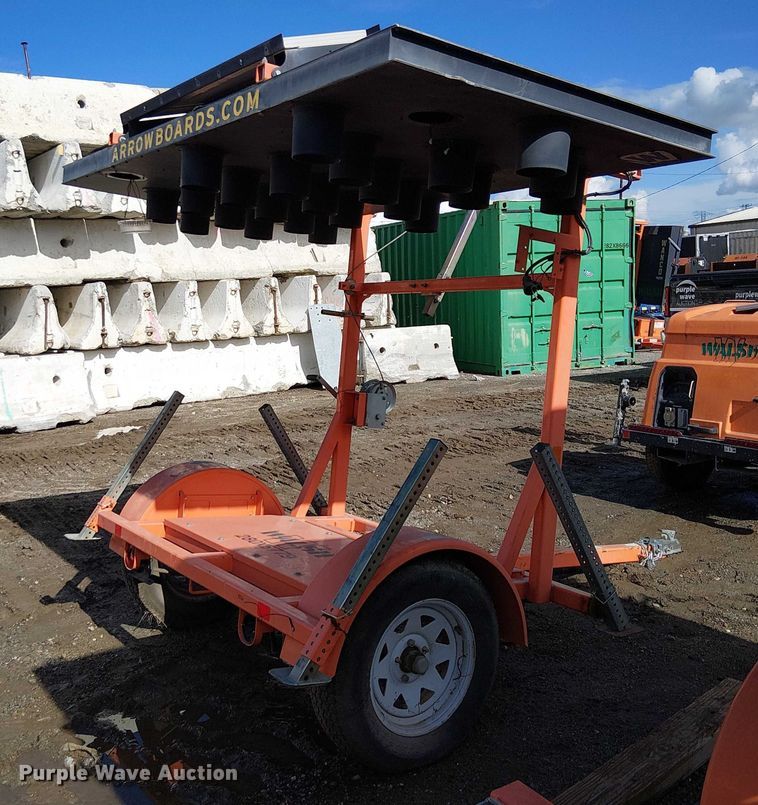 image for item EE4953 2013 Wanco WTSP arrow board trailer