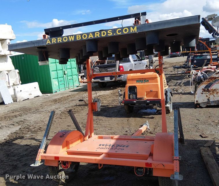 image for item EE4953 2013 Wanco WTSP arrow board trailer