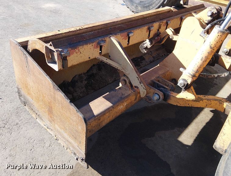 image for item EE5012 2004 Case 570 MXT landscape tractor